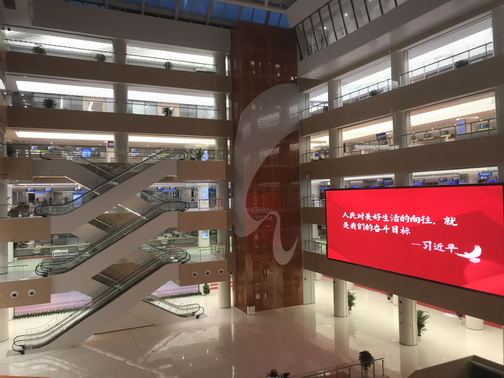 成都高新區(qū)政務(wù)新大廳效果圖