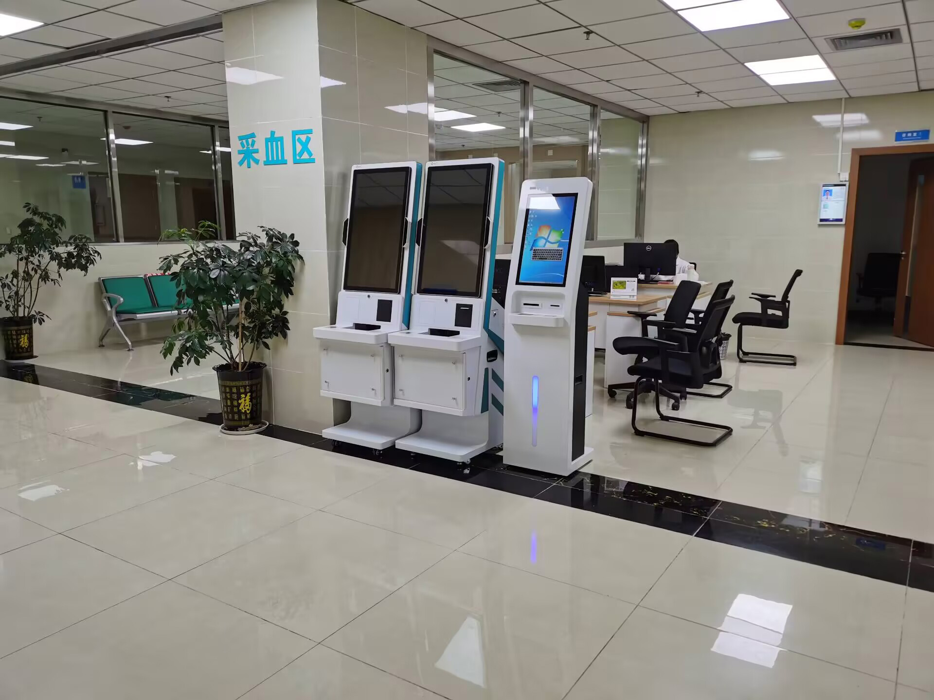 在智慧醫(yī)院中，排隊(duì)叫號(hào)管理系統(tǒng)的重要性。